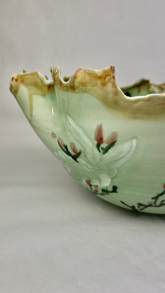 Large Japanese Porcelain Cup With Stylized Foliage Decoration-photo-2