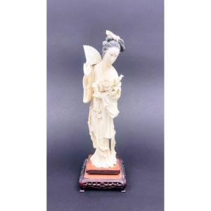 Statuette De Femme En Ivoire Sculpté, Chine Début 20ème