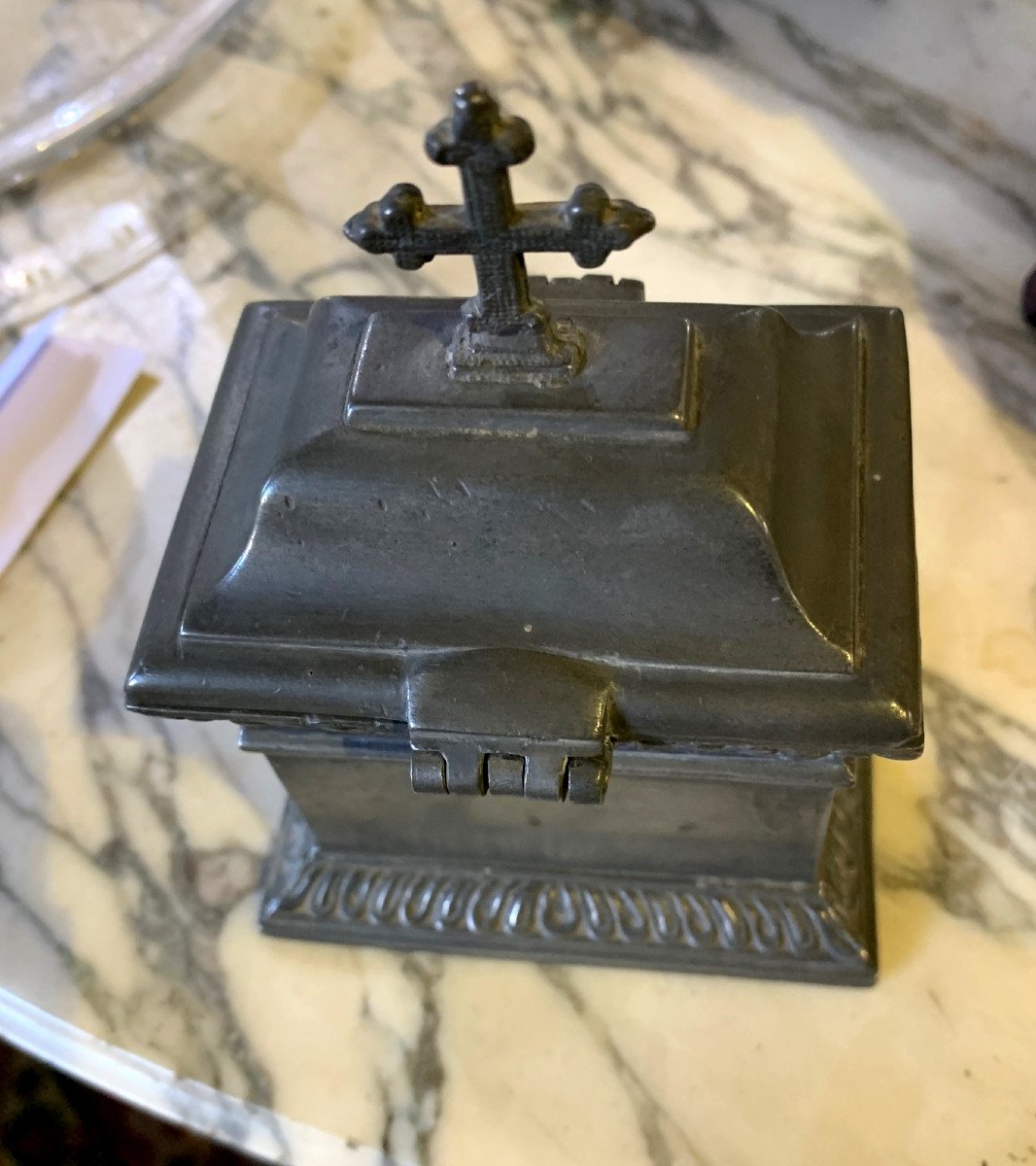 Tin Box With Saintes-huiles