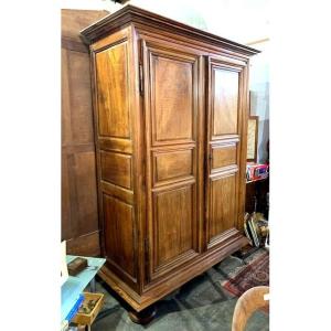 Beautiful Wardrobe Early 18th Century In  Walnut