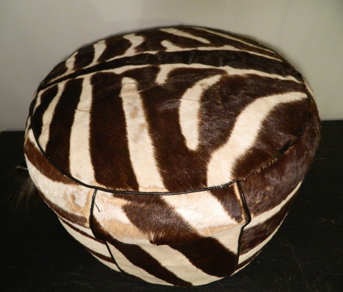 Large Zebra Skin Pouf-photo-2