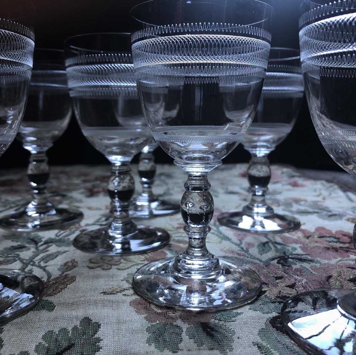 Series 8 Baccarat?engraved Crystal White Wine Glasses? Endxix-photo-2