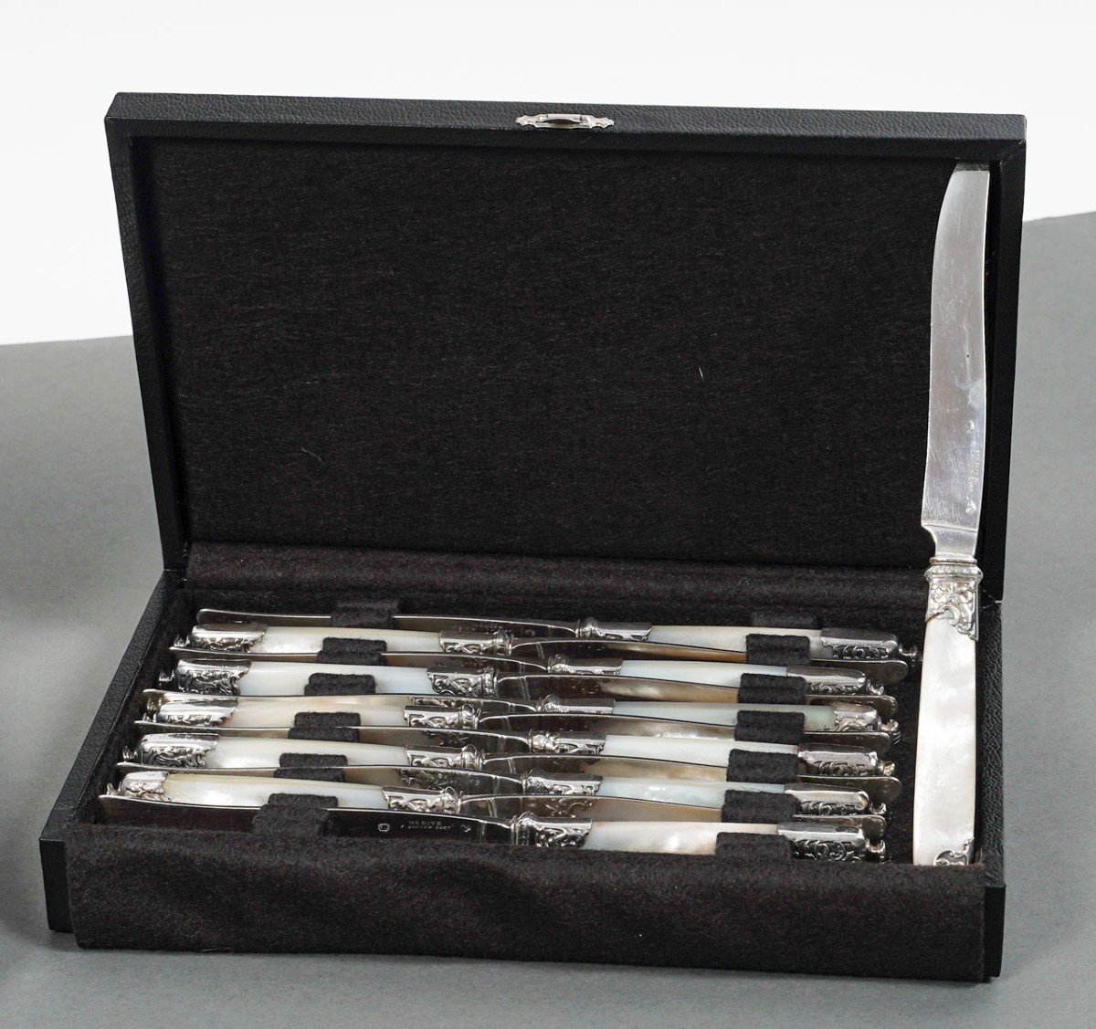 Goldsmith Merite - Set Of 36 Mother-of-pearl And Silver Knives Late 19th Century-photo-4