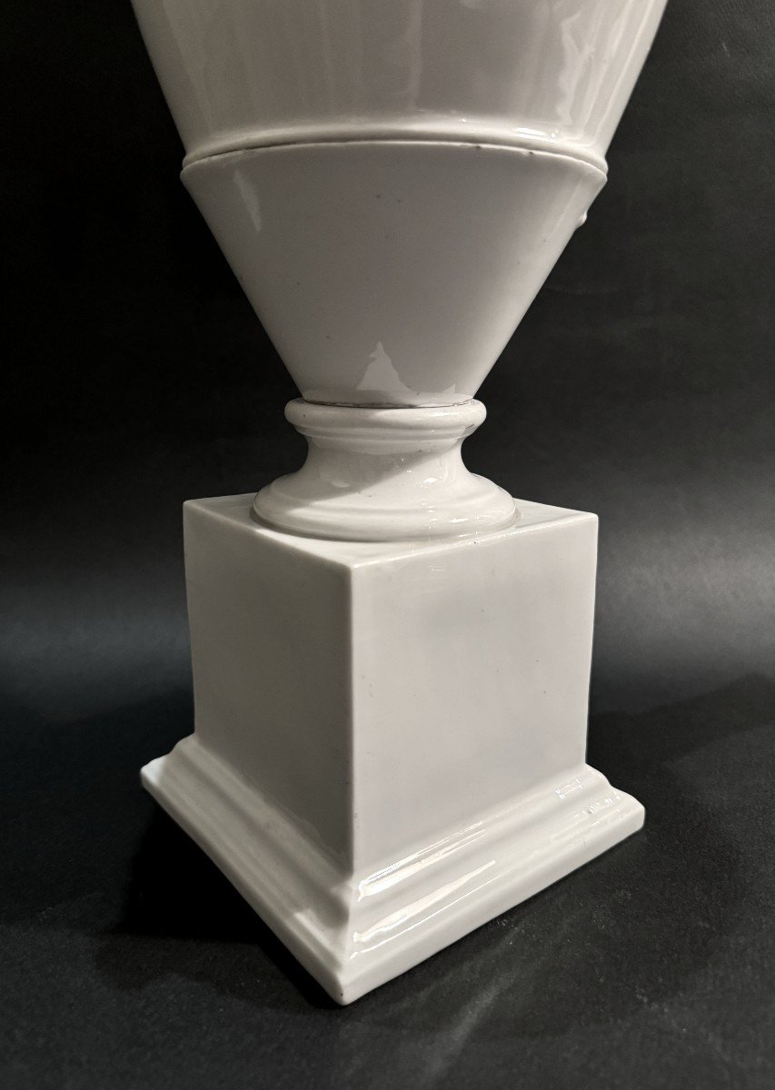 Neoclassical Decorative Vase In White Porcelain (19th Century)-photo-3