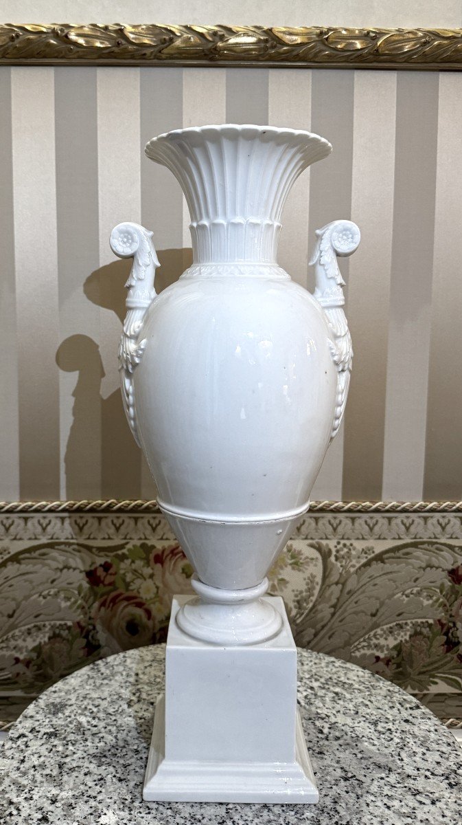 Neoclassical Decorative Vase In White Porcelain (19th Century)-photo-4