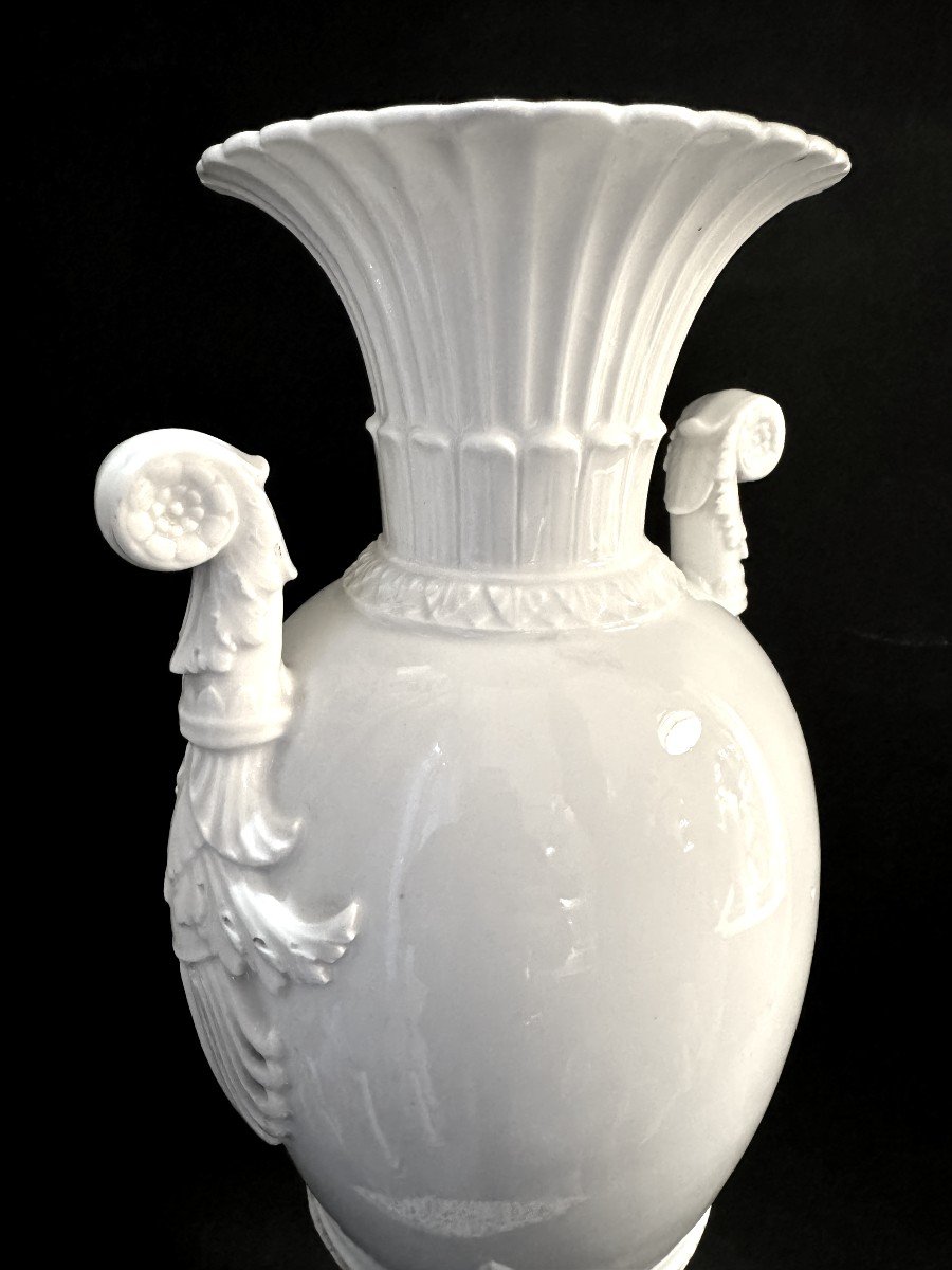 Neoclassical Decorative Vase In White Porcelain (19th Century)-photo-3