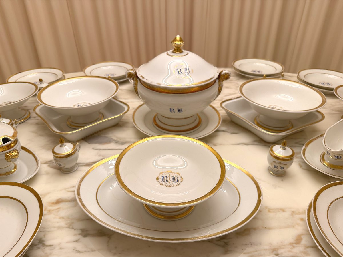 Service De Table Pour 10 Personnes En Porcelaine De Paris Monogrammé - 19e Siècle-photo-2