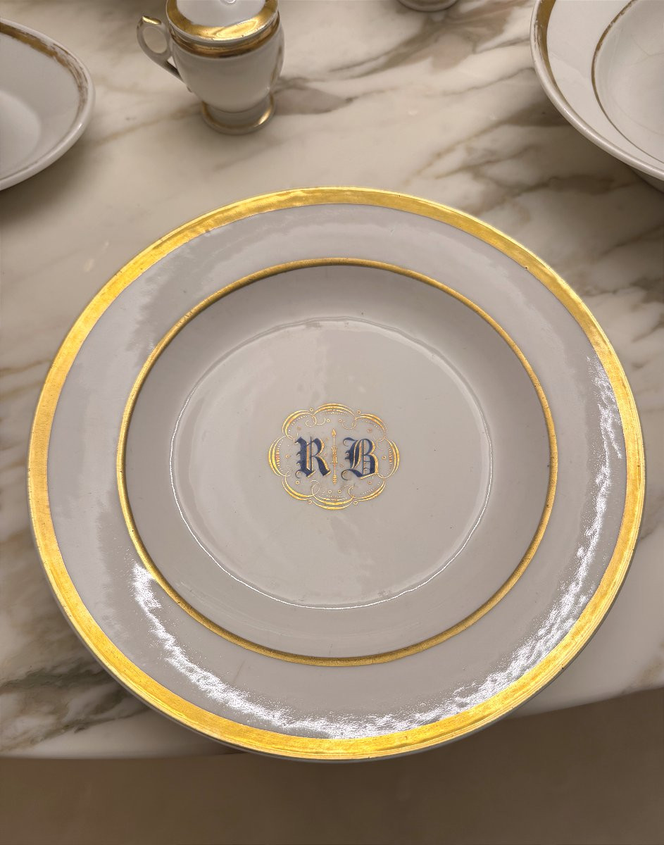 Service De Table Pour 10 Personnes En Porcelaine De Paris Monogrammé - 19e Siècle-photo-2