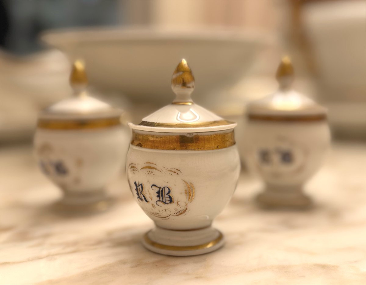 Service De Table Pour 10 Personnes En Porcelaine De Paris Monogrammé - 19e Siècle-photo-3