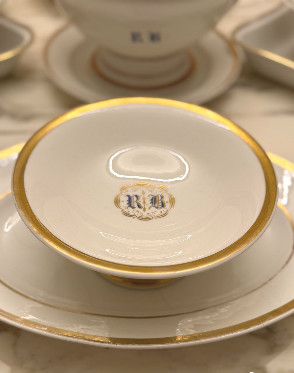 Service De Table Pour 10 Personnes En Porcelaine De Paris Monogrammé - 19e Siècle-photo-5