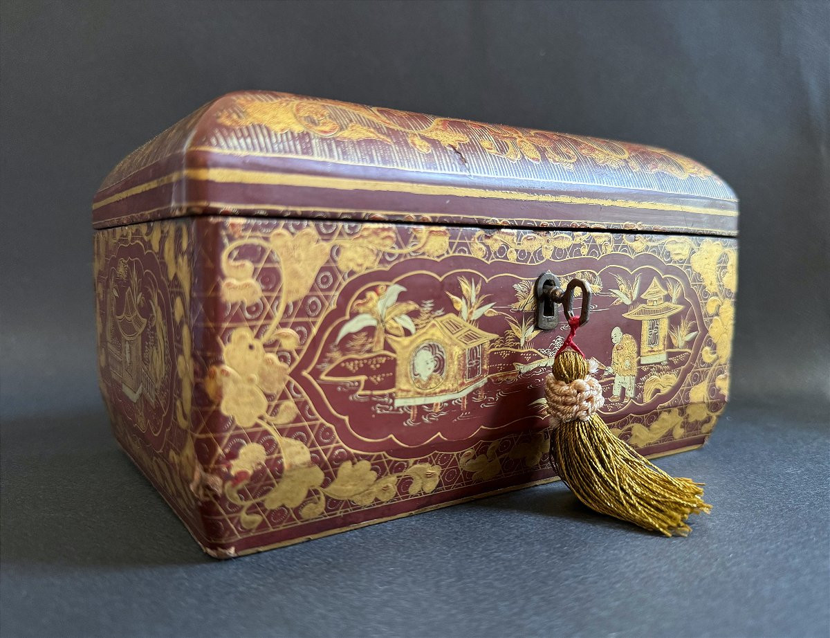 Red Lacquered Box / Casket From China – 19th Century-photo-1