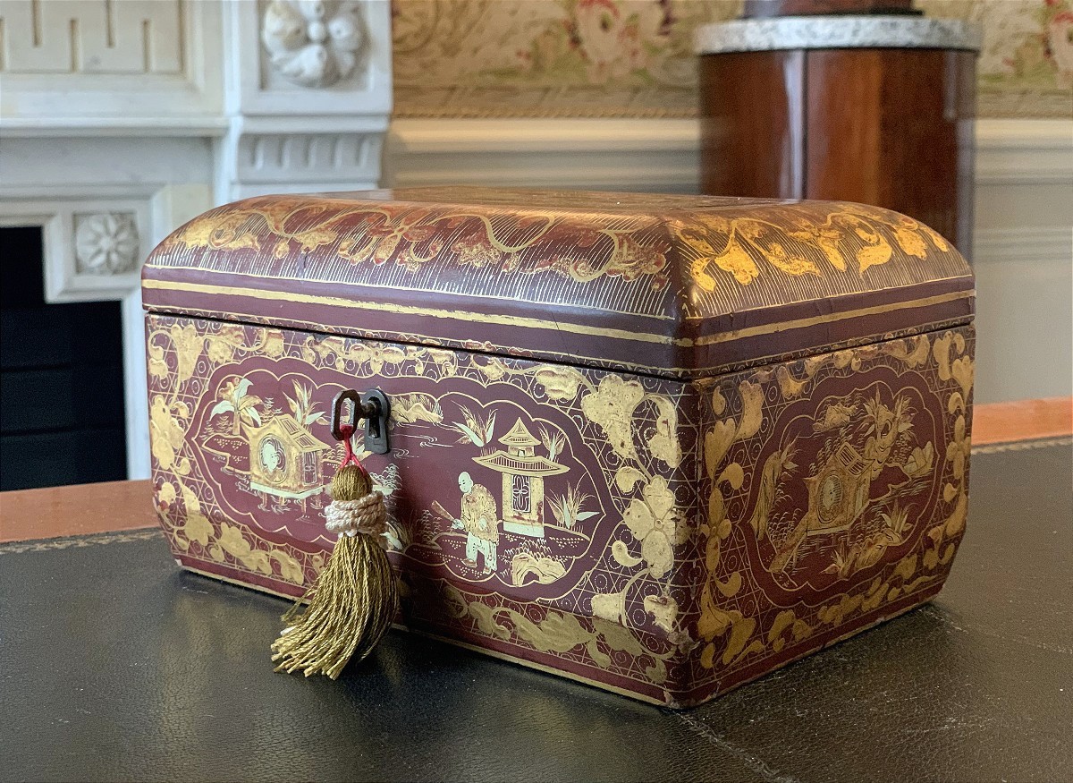 Red Lacquered Box / Casket From China – 19th Century