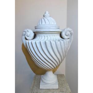 Paire De Pots Couverts / Urnes / Vases En Terre Cuite Patinée claire