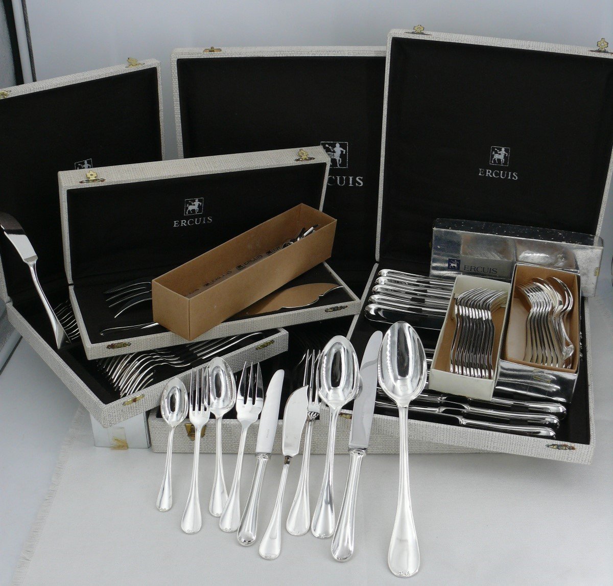 Ercuis Dampierre Model, 116 Piece Silver Plated Metal Cutlery Set, Near New.