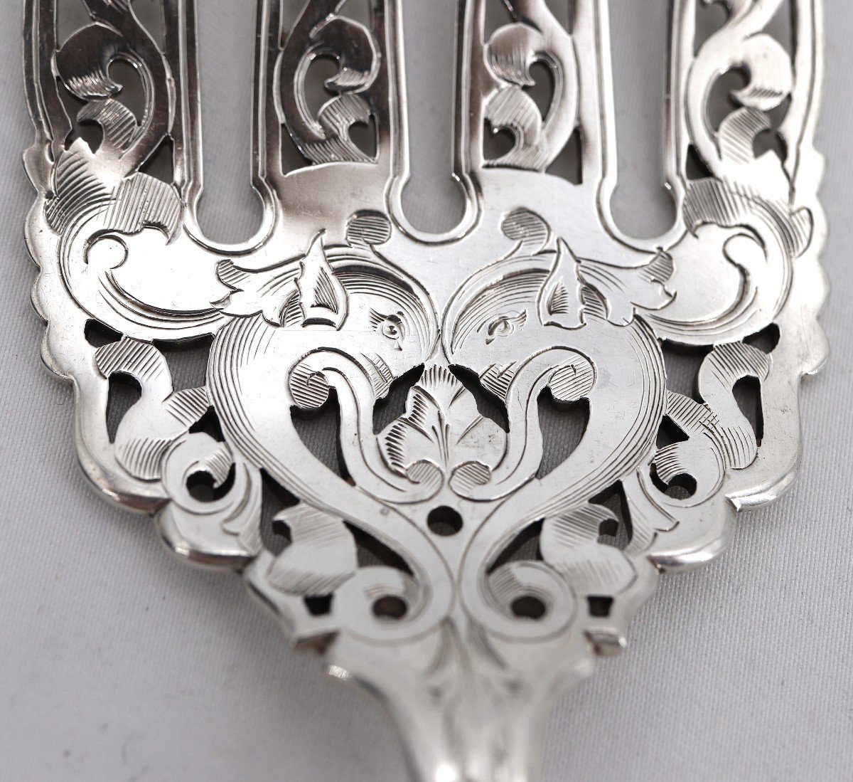 Exceptional Fish Serving Cutlery, Silver, English, Engraved, Openwork, Martin Hall & Co, 1857-photo-3