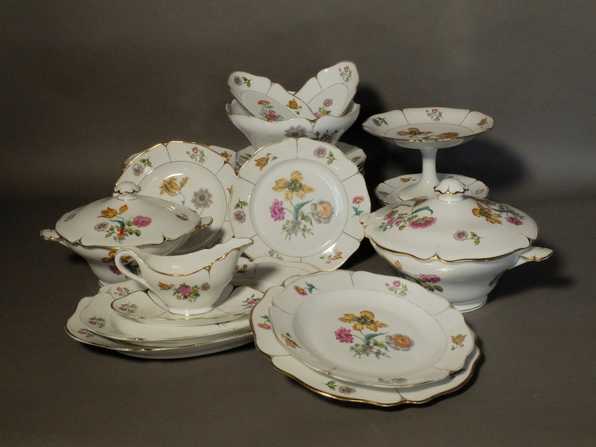 Porcelain Service By The Lourioux Factory In Foëcy