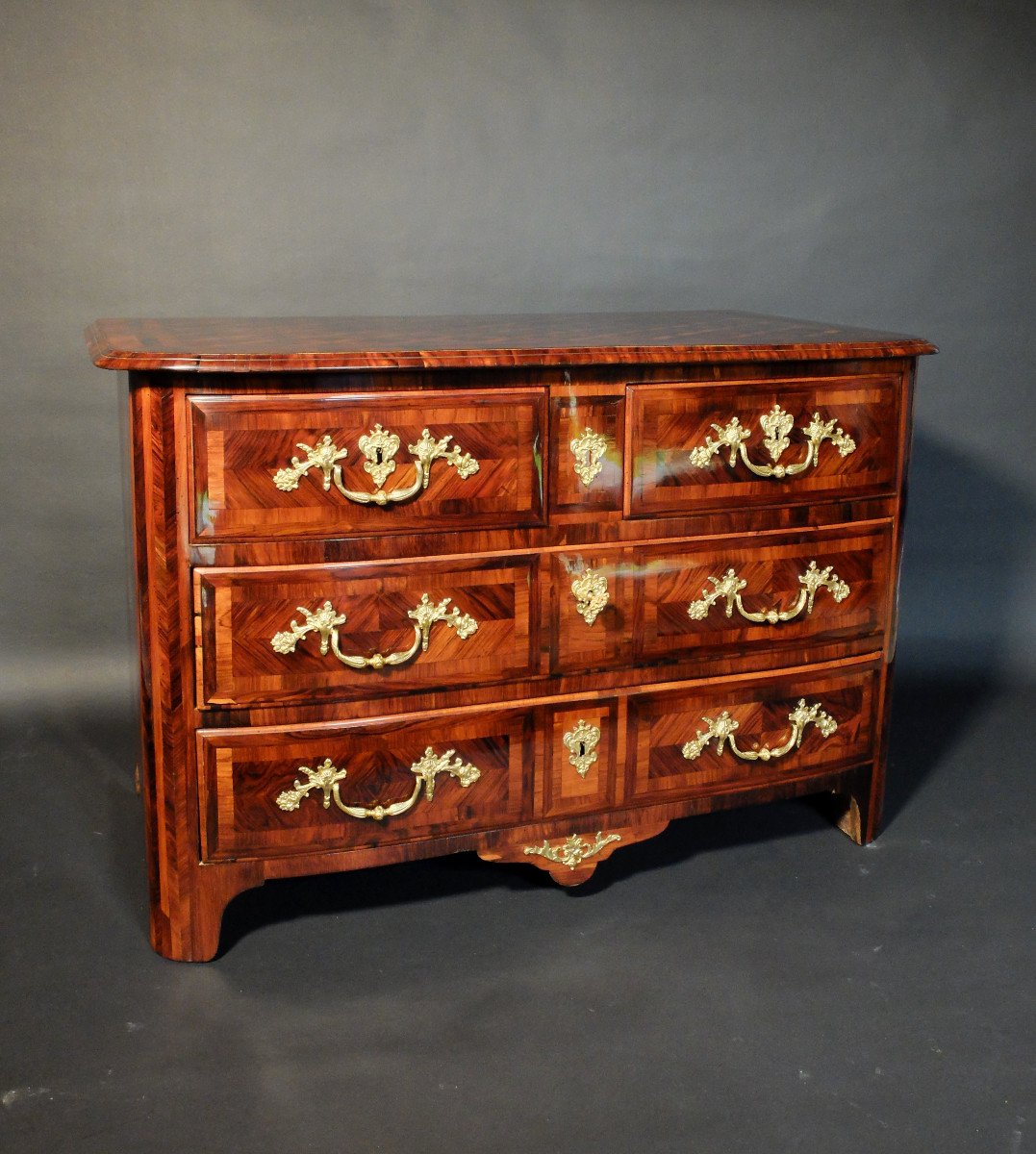 Commode d'époque Régence en bois de violette