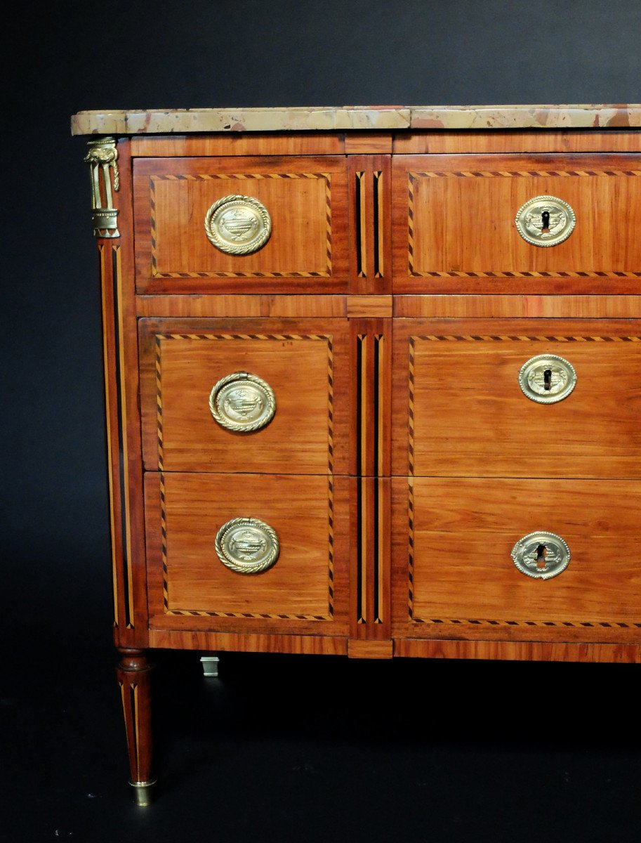 Commode Louis XVI en marqueterie de bois de rose-photo-2