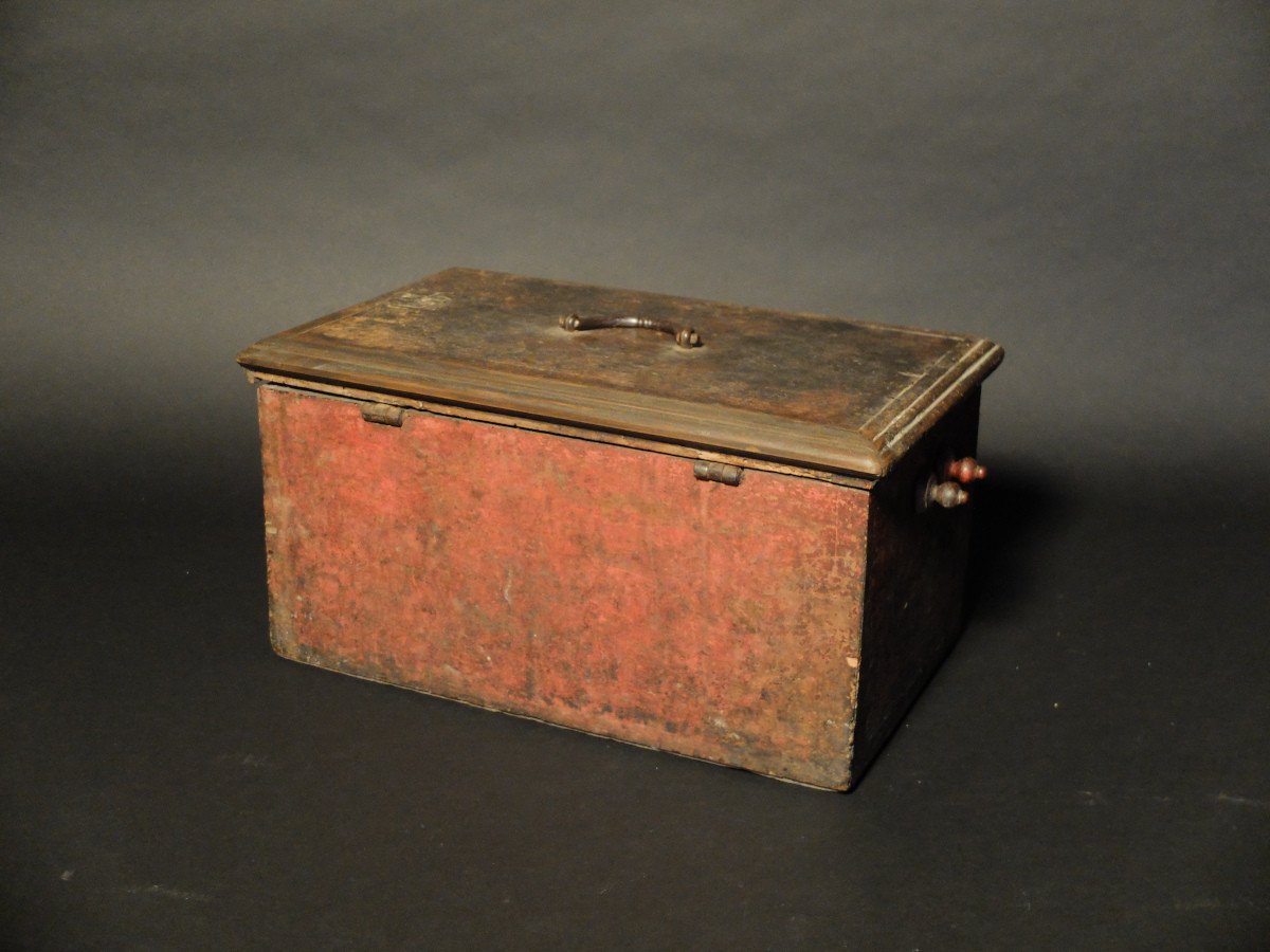 Wooden Box From The Beginning Of The 17th Century-photo-3