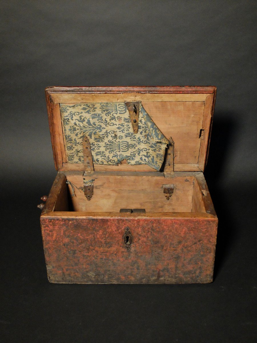 Wooden Box From The Beginning Of The 17th Century-photo-4