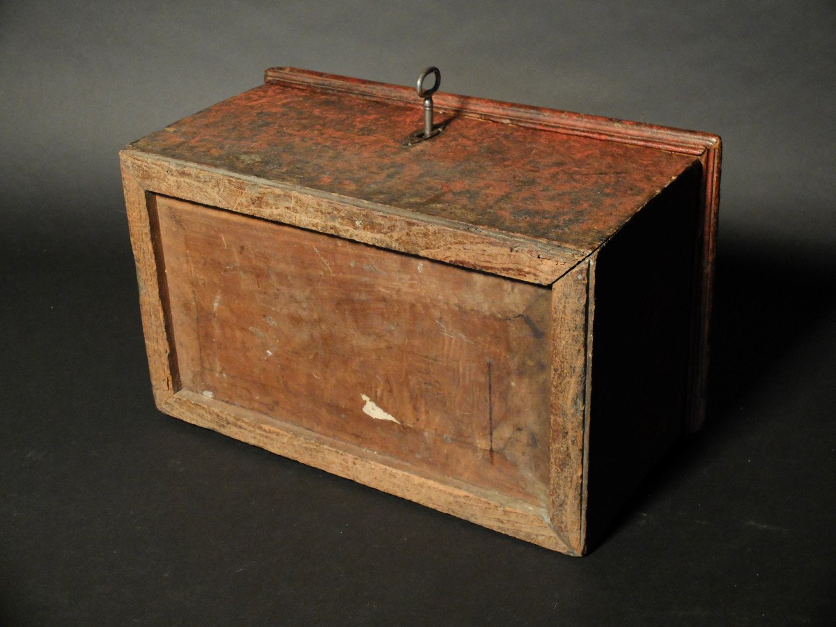 Wooden Box From The Beginning Of The 17th Century-photo-3