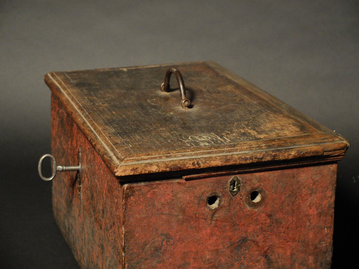 Wooden Box From The Beginning Of The 17th Century-photo-4