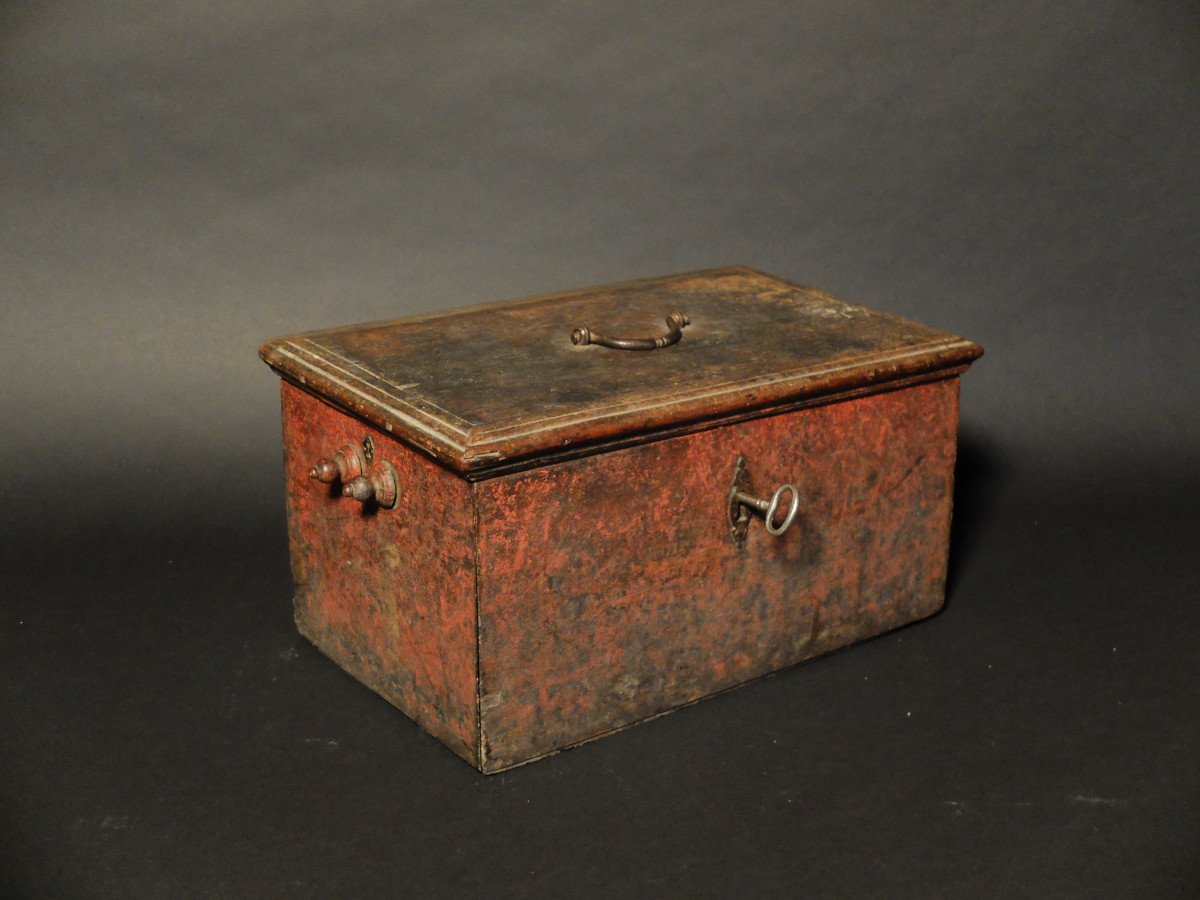 Wooden Box From The Beginning Of The 17th Century