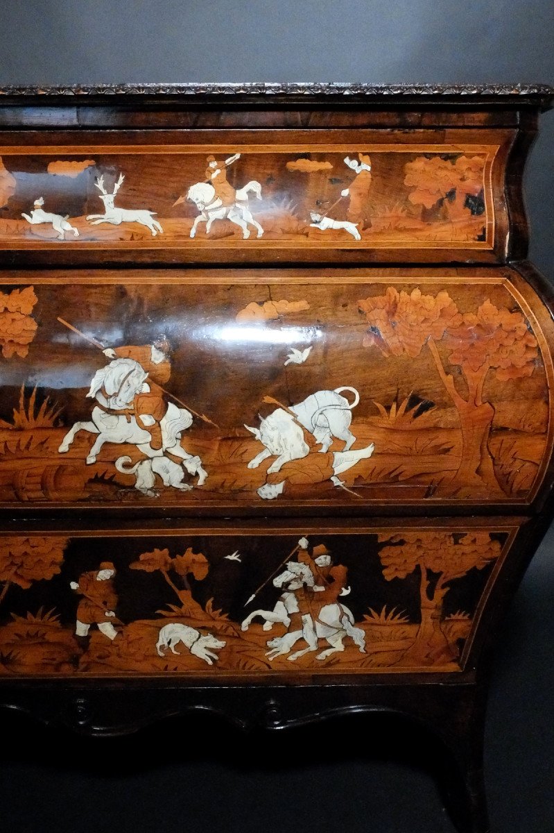 Commode italienne aux scènes de chasse - Lombardie, XVIIIème siècle-photo-4