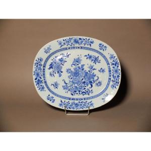 Plat ovale en porcelaine de Chine bleu et blanc - XVIIIème siècle