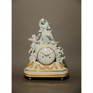 Pendule d'époque Louis XVI en biscuit - Vénus au char