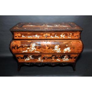 Commode italienne aux scènes de chasse - Lombardie, XVIIIème siècle