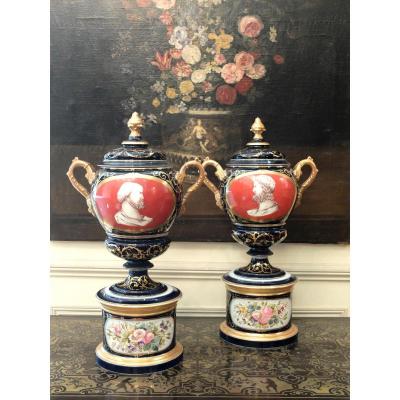 Paire d'importants vases couverts en porcelaine - XIXème siècle