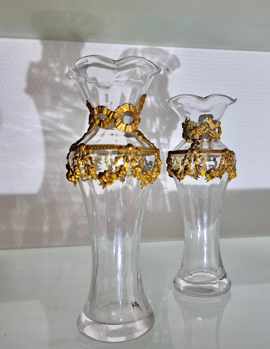 Paire de petits vases de style Louis XVI ornementation de bronze dor&eacute; Napol&eacute;on III -photo-1