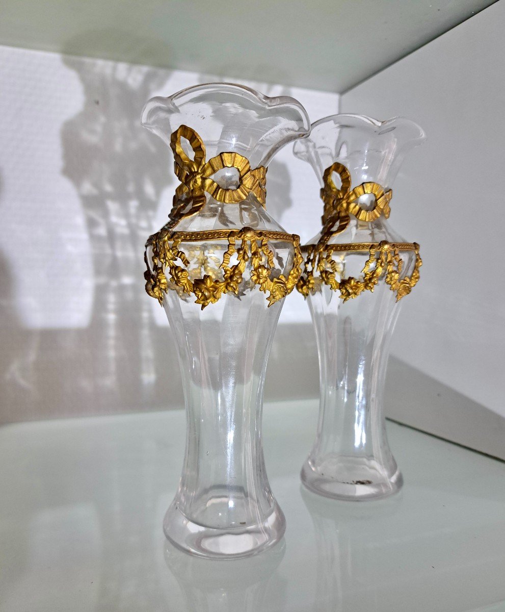 Paire de petits vases de style Louis XVI ornementation de bronze dor&eacute; Napol&eacute;on III 