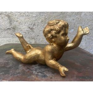 Putto En Bois Sculpté Et Doré