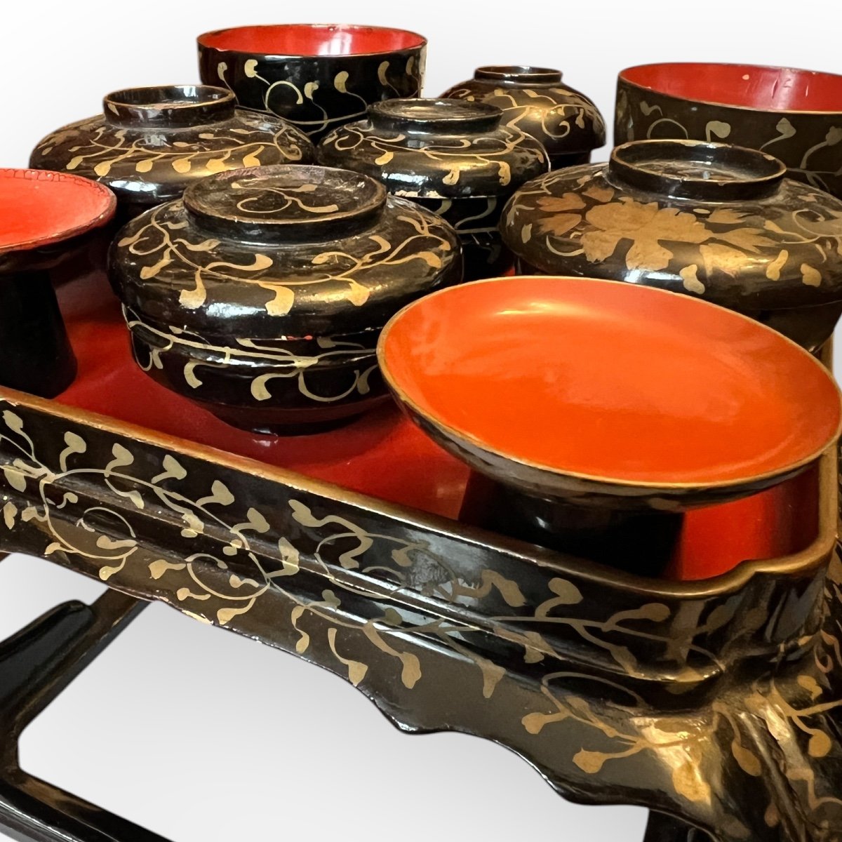 Japan, Pair Of Small Miniature Tables And Dishes In Japanese Lacquer, Meiji Period-photo-1