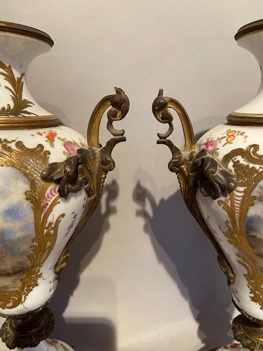 Pair Of Louis XVI Urns/vases In Sèvres Porcelain And Bronze 19th Century-photo-4