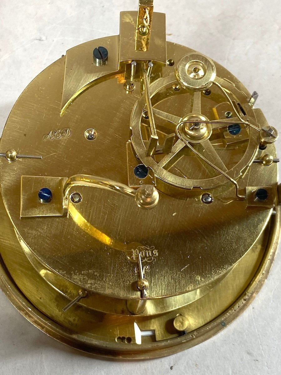 Golden Elegance: French Empire Mantel Clock, Circa 1810-photo-4