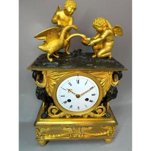 Golden Elegance: French Empire Mantel Clock, Circa 1810