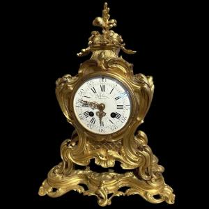 Elegant Louis XV Gilt Bronze Fireplace Clock From The 19th Century