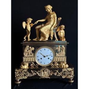 Horloge Antique Empire Français Ormolu 1810 - Vénus, Cupidon Et Antéros - Design Rare