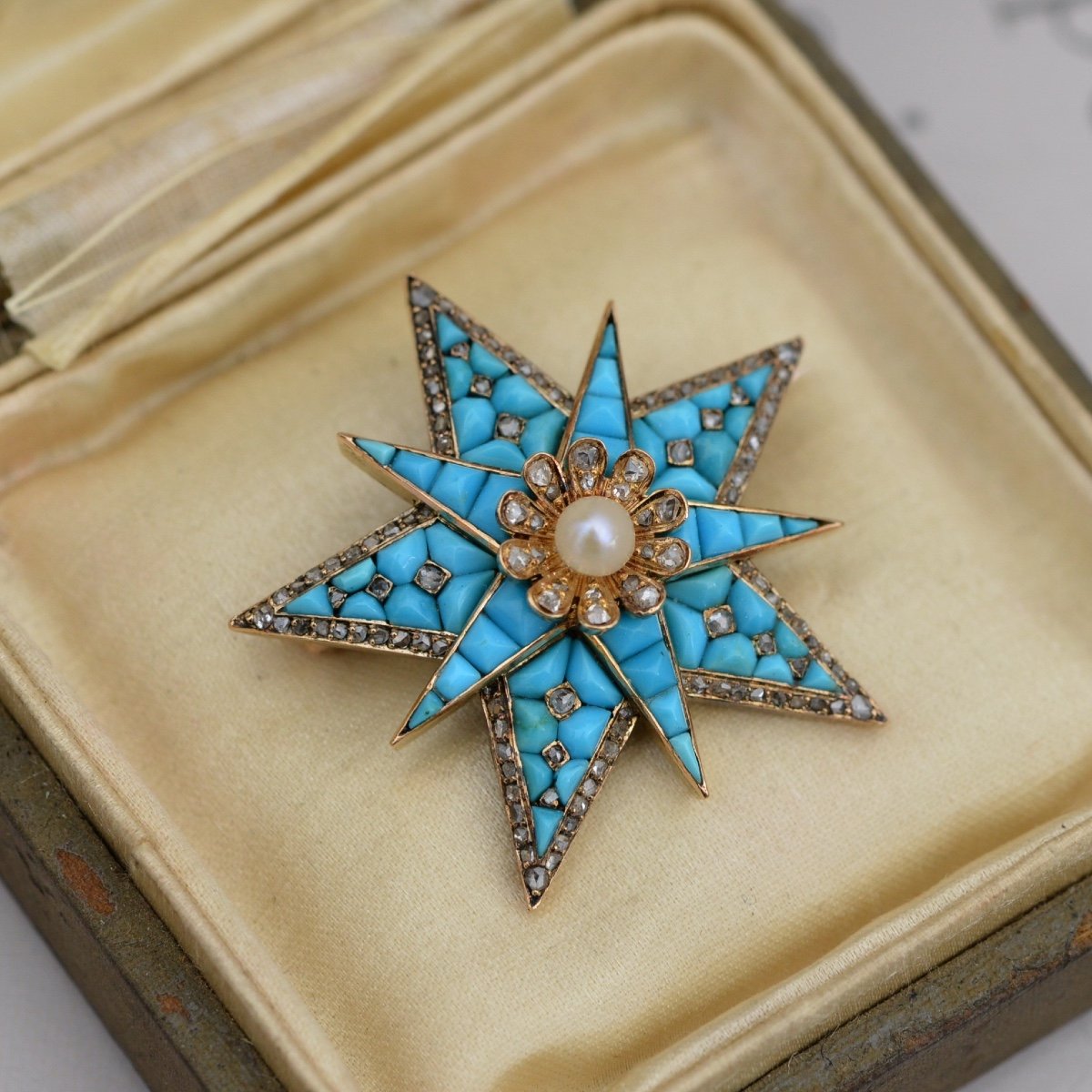 Broche En Or 18 K Orn&eacute;e De Turquoise, Diamants Et Perles