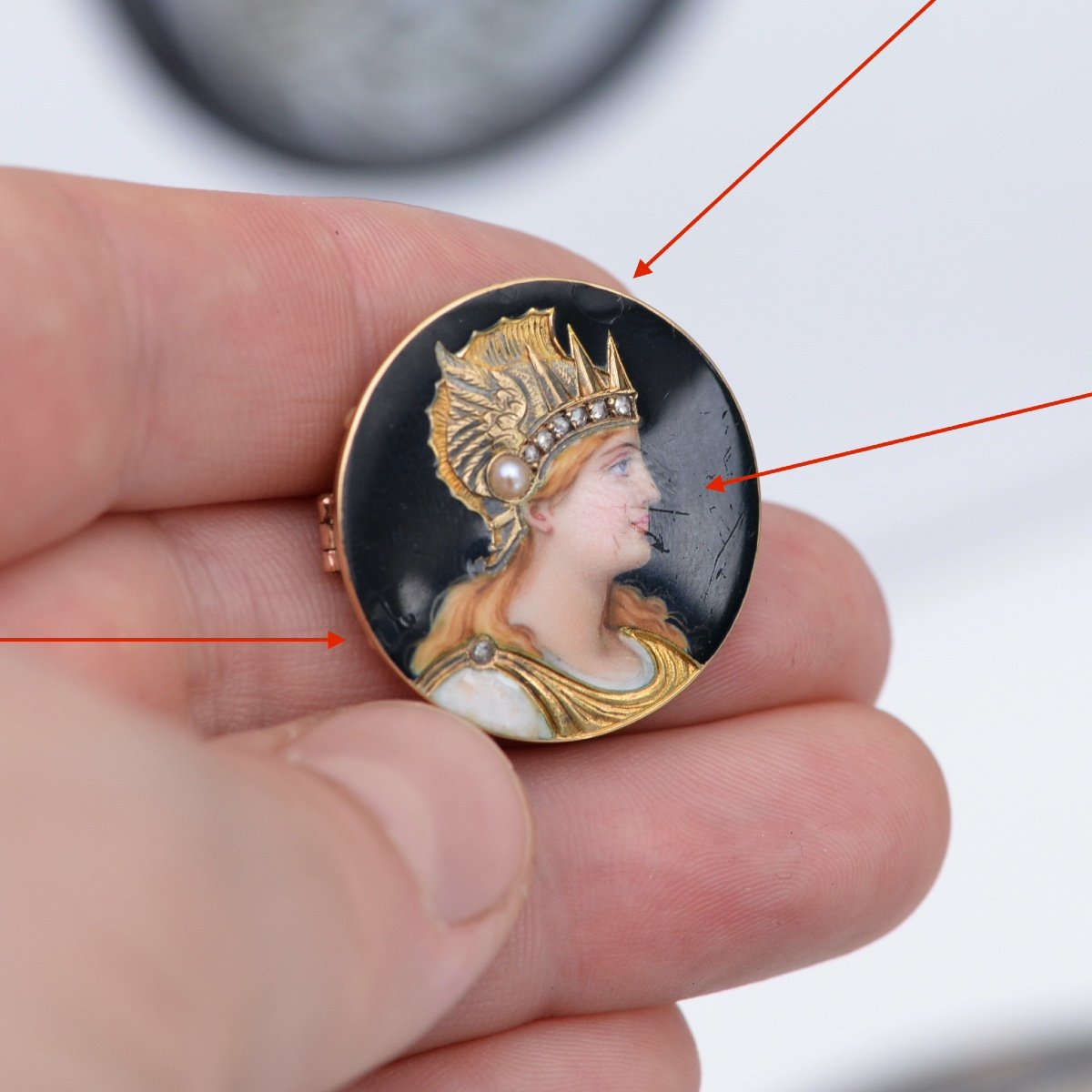 Broche En Or 18k Avec Un Portrait Sur émail-photo-1