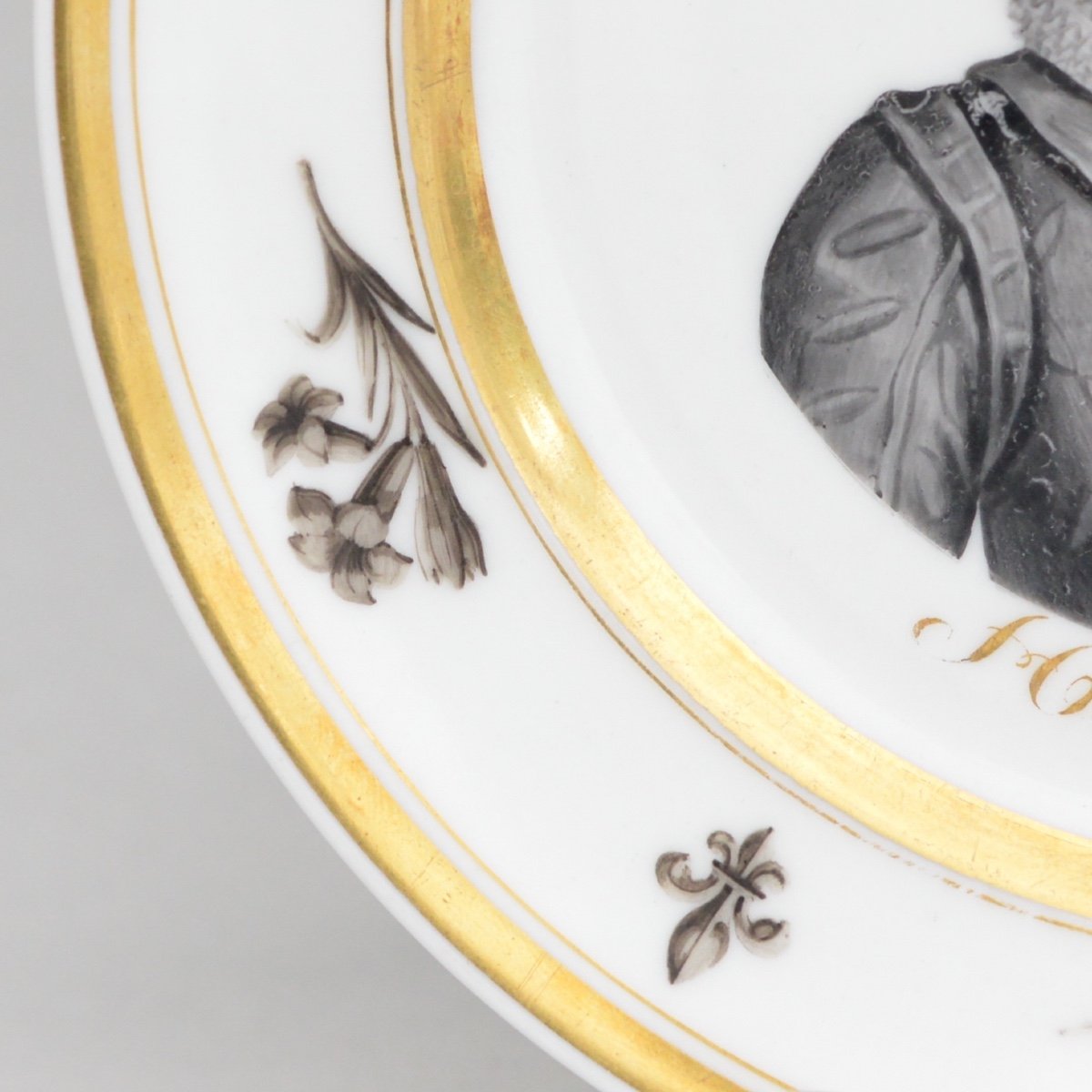 Porcelain Plate With Grisaille Painted Decor Portrait Of Henri IV Around 1840-photo-3