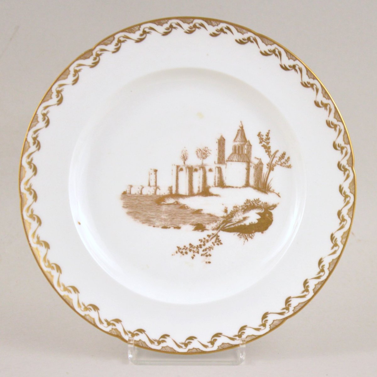 Assiette En Porcelaine De Bruxelles Louis Cretté à Décor Doré Paysage Circa 1800 Signé LC