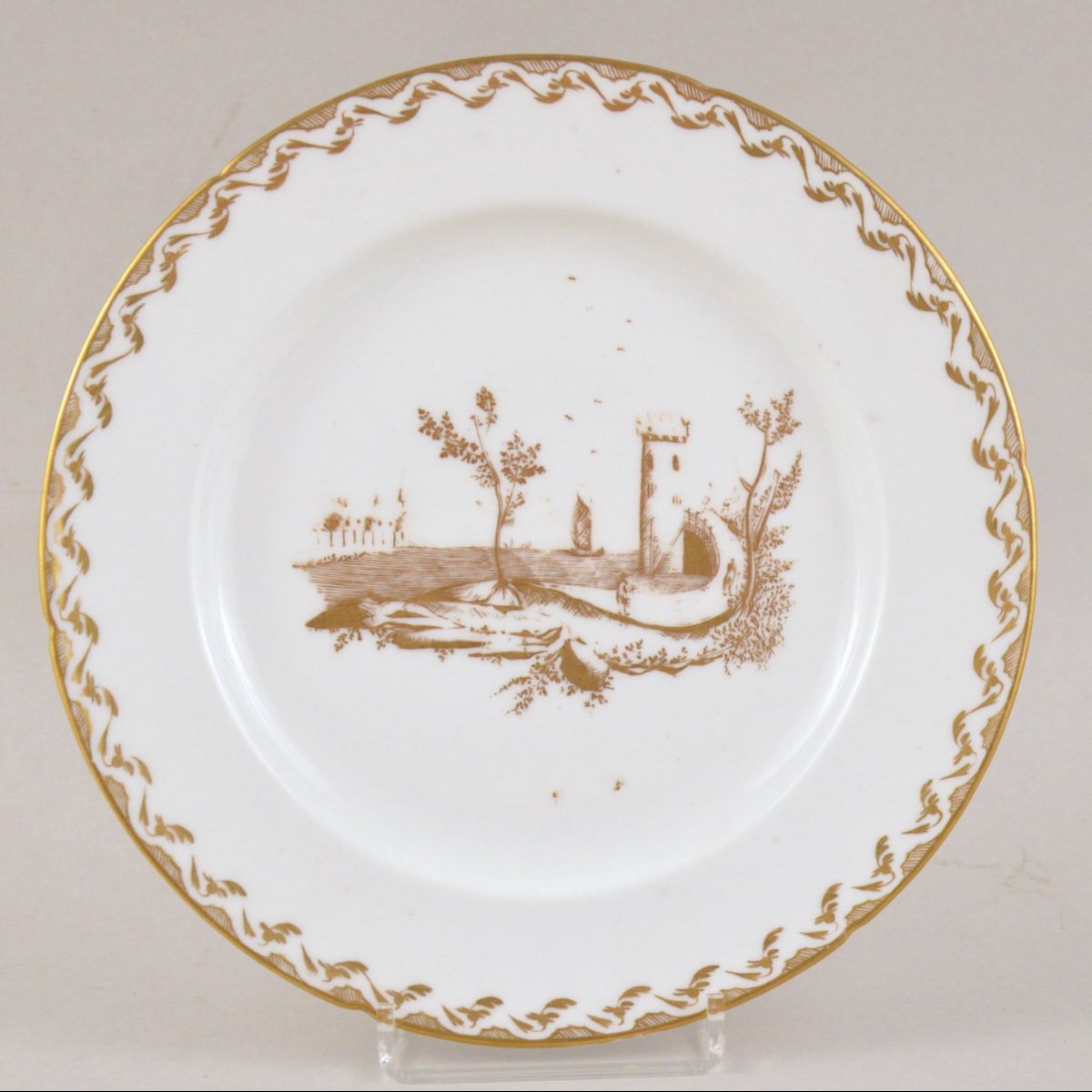 Assiette En Porcelaine De Bruxelles Louis Cretté à Décor Doré Paysage Circa 1800 Signé Lc