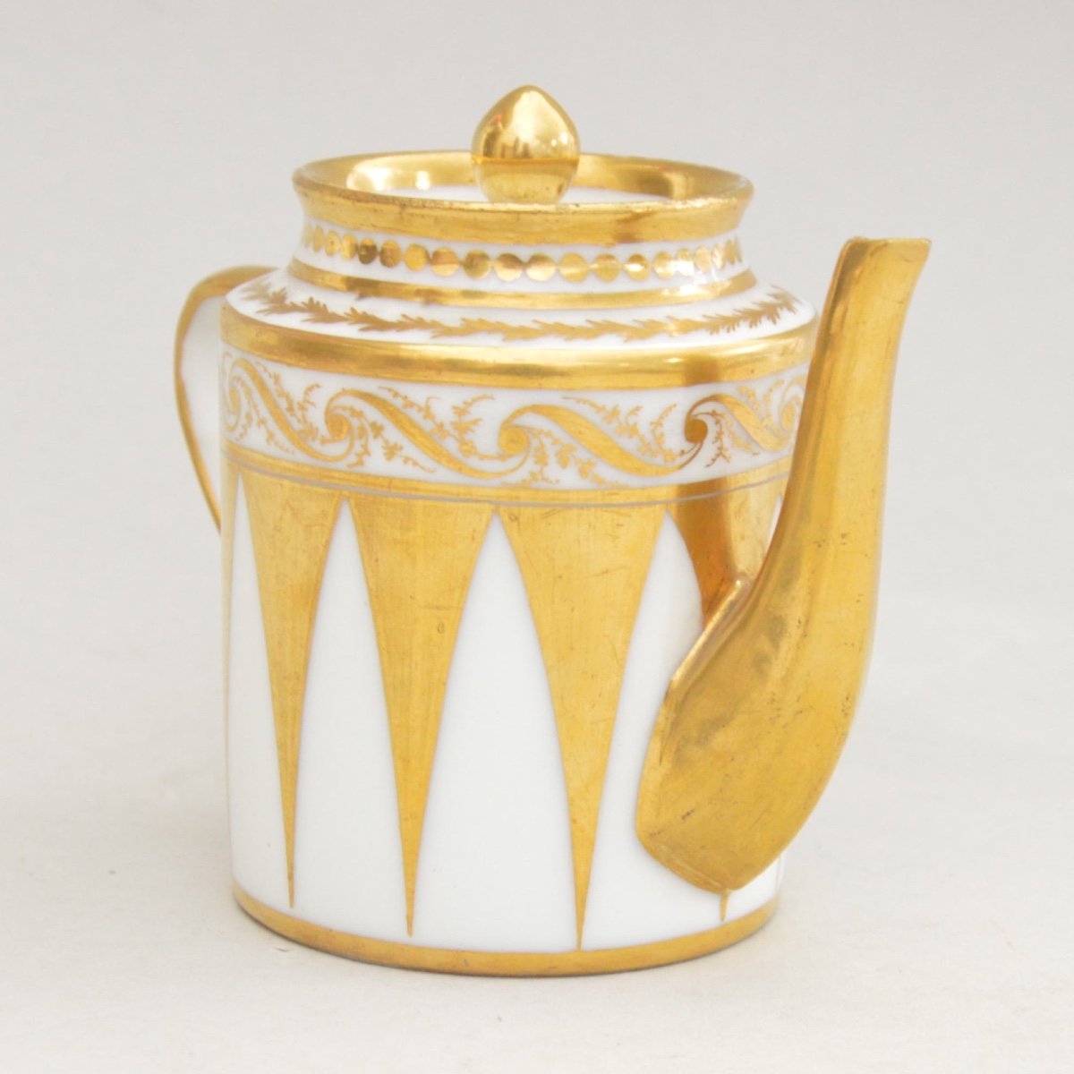 Small Paris Porcelain Teapot With Gold Decor Circa 1800-photo-2