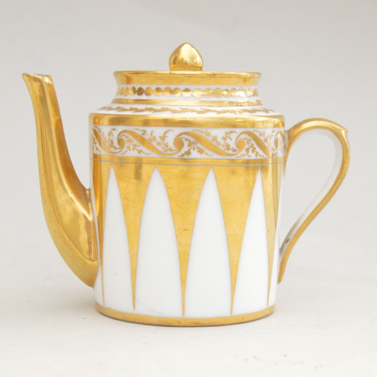 Small Paris Porcelain Teapot With Gold Decor Circa 1800-photo-3