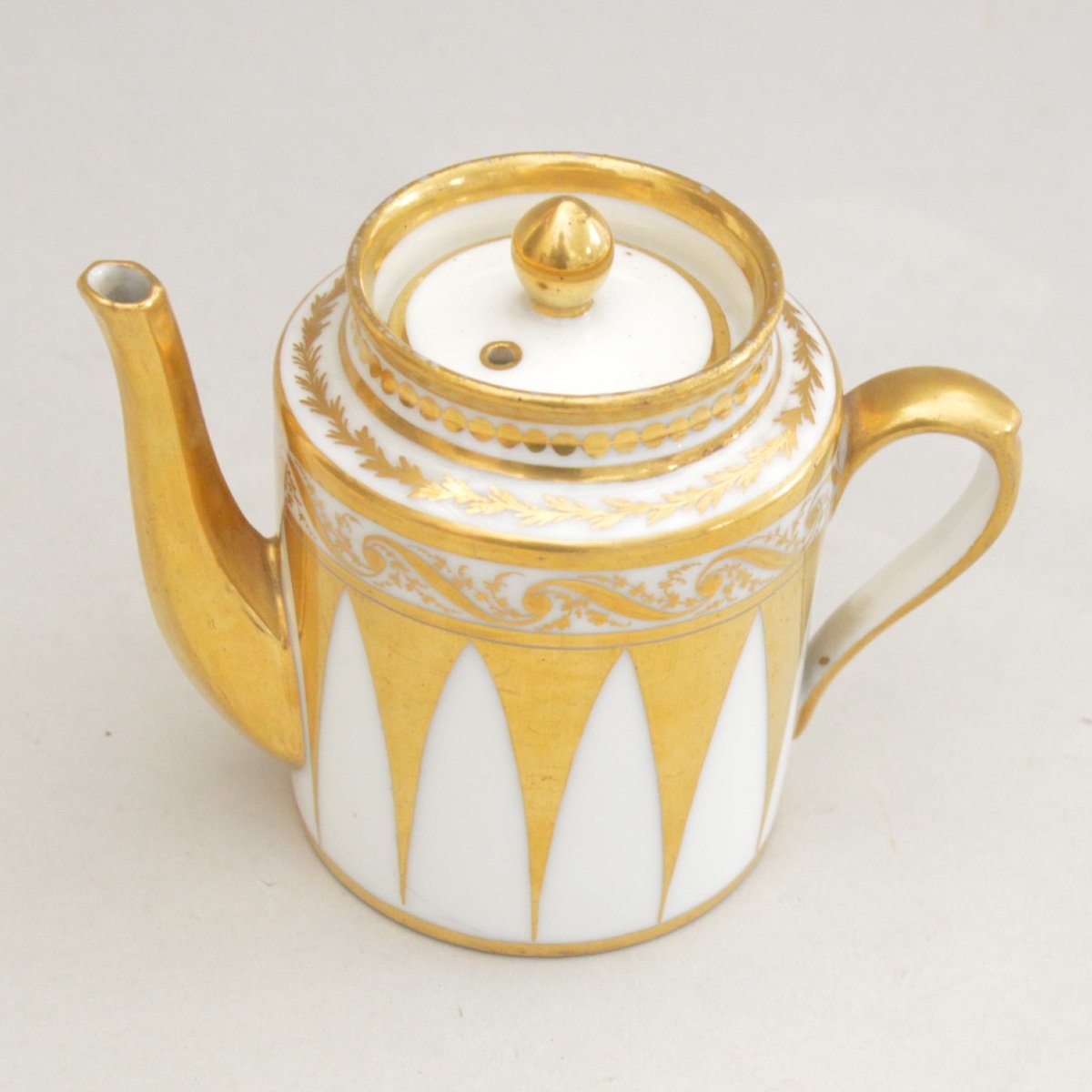 Small Paris Porcelain Teapot With Gold Decor Circa 1800-photo-4