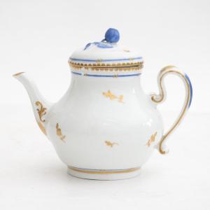 Imperial Vienna Porcelain Teapot With Gilt Decoration XVIIIth Century Circa 1770